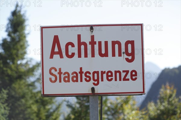 Sign Achtung Staatsgrenze Oesterreich Deutschland