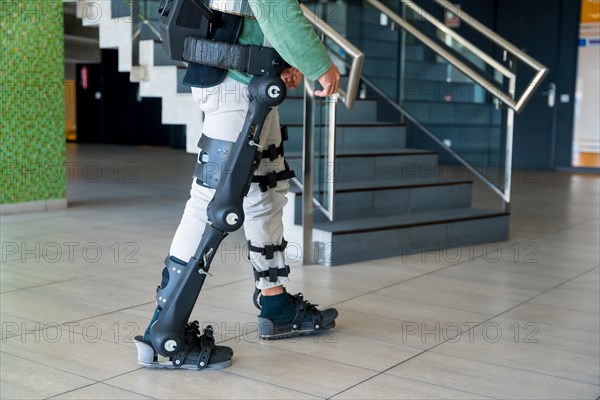 Mechanical exoskeleton