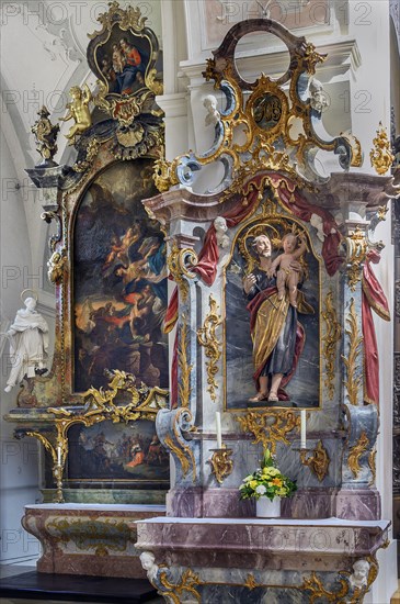 Side altar