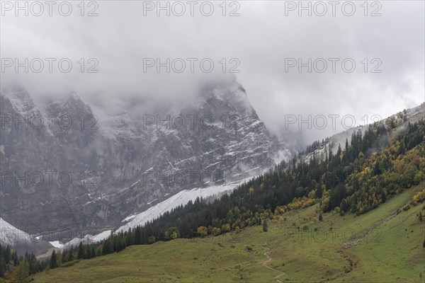 Early morning fog in the Karwendel nature park Park