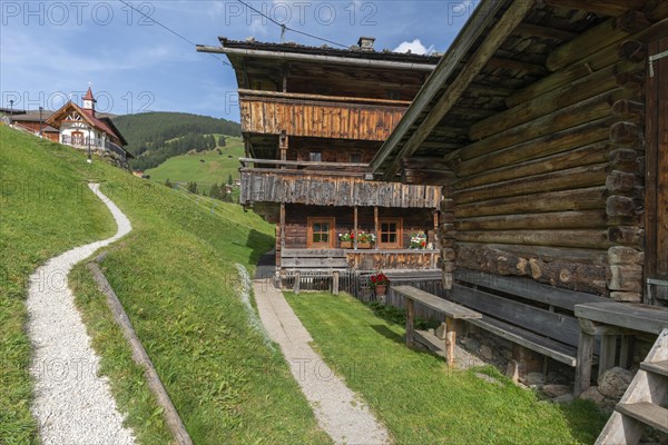 Historic farmhouses in the hamlet of Gemais