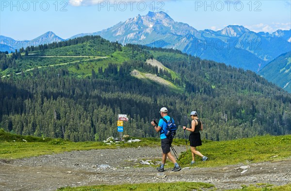 Two hikers on a hike in the Chablais Geopark