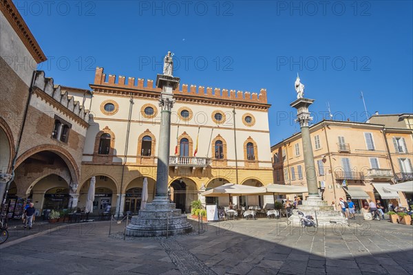 Venetian columns in Piazza del Popolo