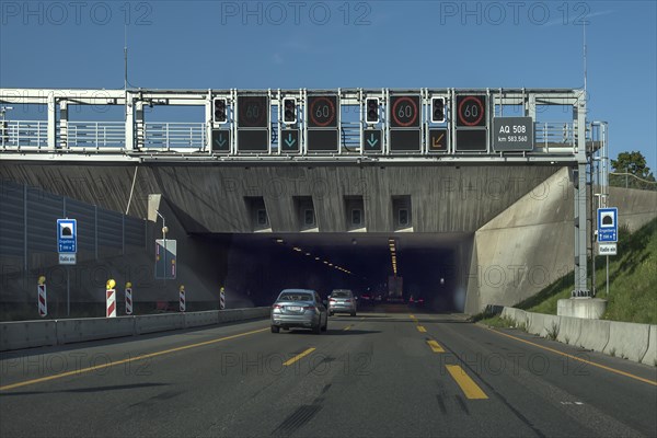 Traffic guidance system in front of the Engelberg Tunnel