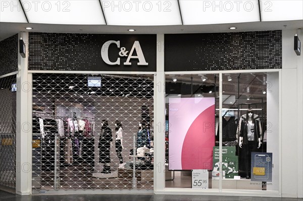 Shop window C&A Fashion