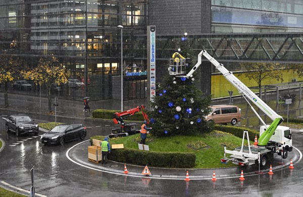 Roundabout Christmas decorations Christmas tree decorations Lifting platform