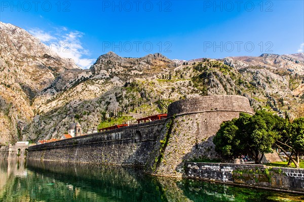 Fortress wall to the north gate