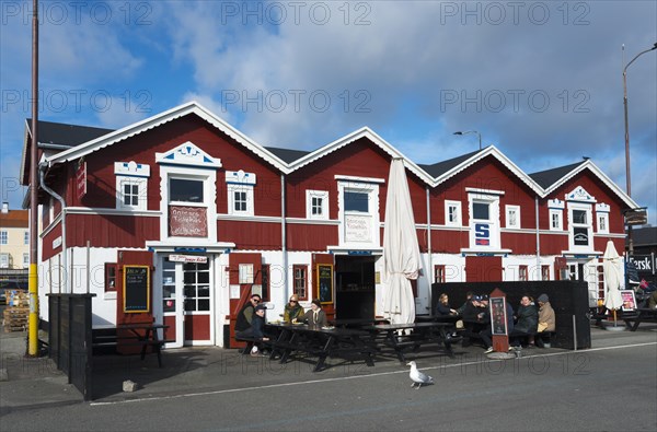 Fish shops and fish restaurants by the harbour