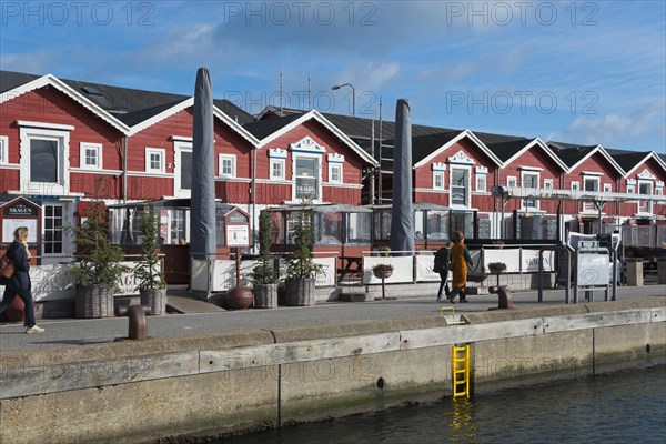 Fish shops and fish restaurants by the harbour