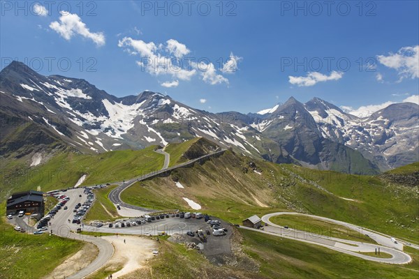 Serpentine curves on the Grossglockner High Alpine Road