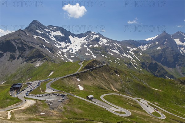 Serpentine curves on the Grossglockner High Alpine Road