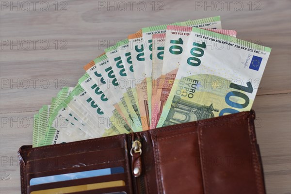 Many one hundred euro notes loose in jeans