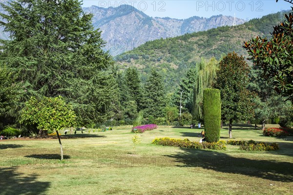 Jawaharlal Nehru Memorial Botanical Gardens in Srinagar