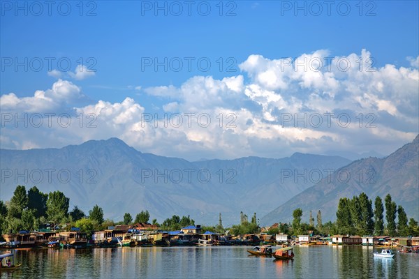 Shikars boat on dale lake in Srinagar