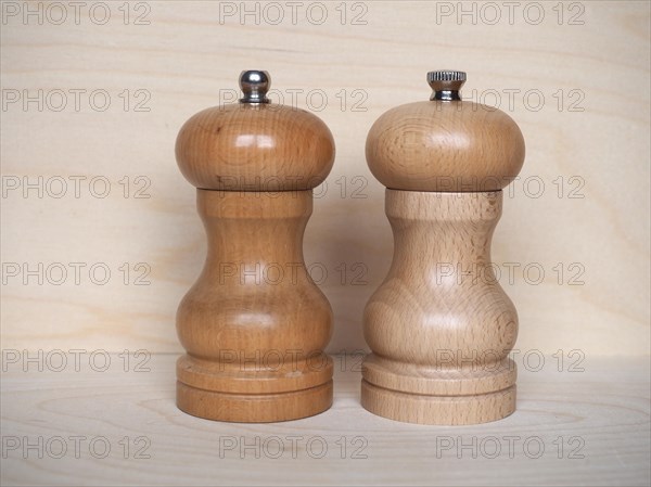 Salt and pepper grinders