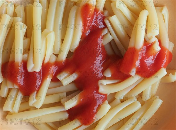 Pasta with tomato as England flag