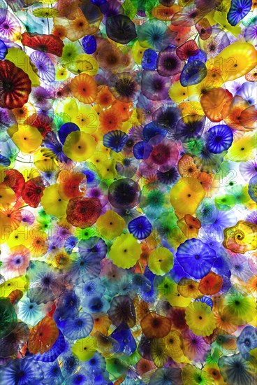Jellyfish-like glass objects as art objects