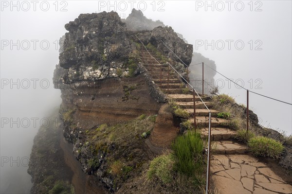 Hiking trail PR1 Vereda do Areeiro in the fog