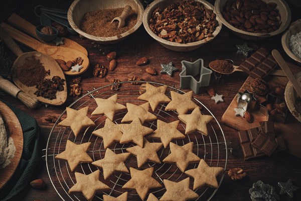 Cinnamon stars baked on a cake rack