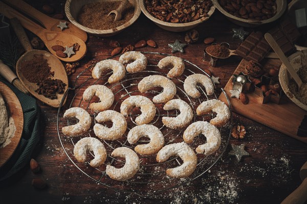 Baked vanilla crescents on a cake rack