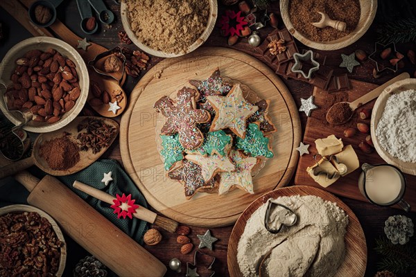 Plates with decorated gingerbread