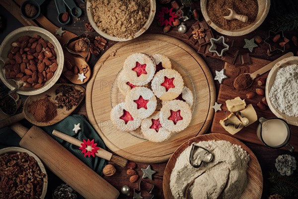 Plates with pointed biscuits