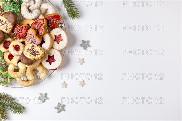 Glass plate with various Christmas biscuits