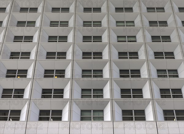 Detailed view of the facade of the Grand Arche