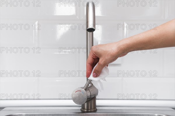 Hands disinfecting faucet