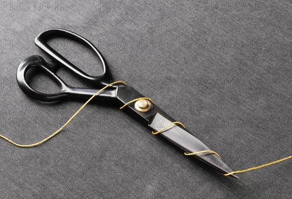 High angle scissors with thread