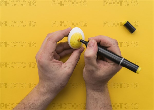 Man drawing egg