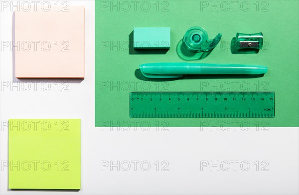 Post it note cards school tools top view