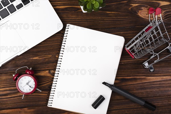 Top view blank notepad desk