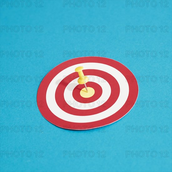 High angle target with pin