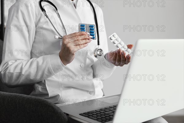 Close up doctor holding pills 2