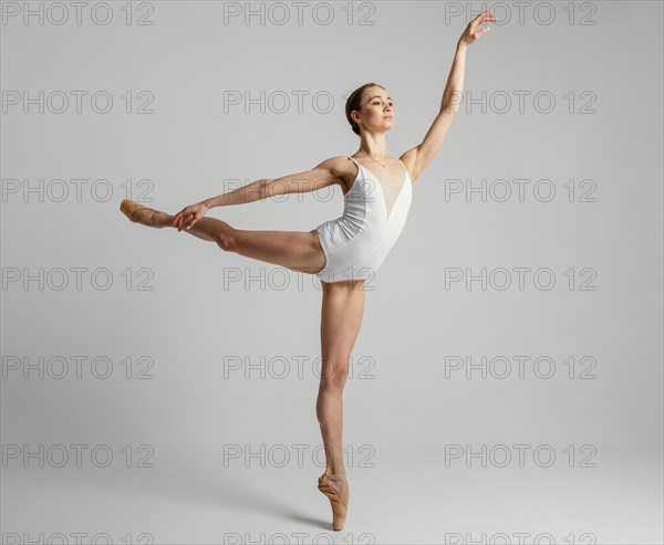 Full shot ballerina one leg