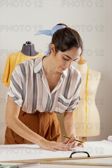 Medium shot woman holding pencil