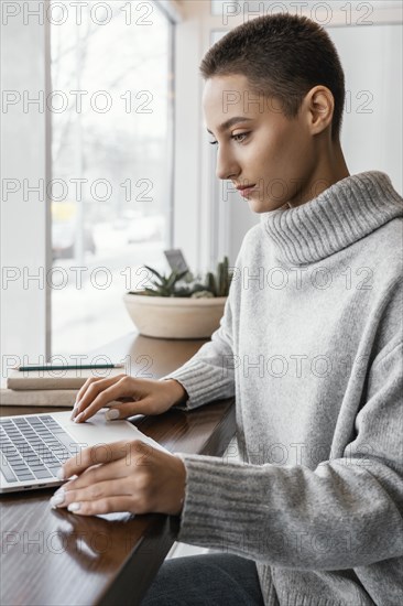 Medium shot woman typing