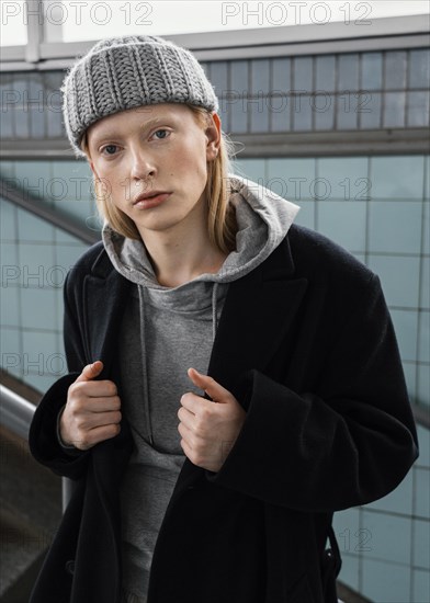 Medium shot woman with hat posing