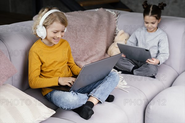 Siblings couch with laptop