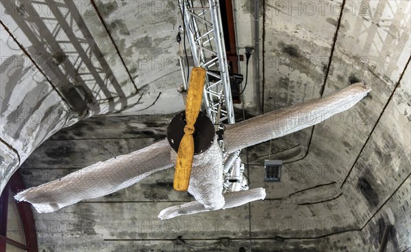 Propeller aeroplane made of wood and plastic foil