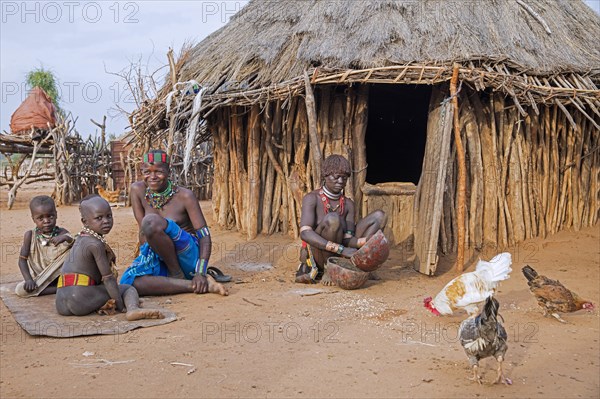 Black women with children of the Hamar