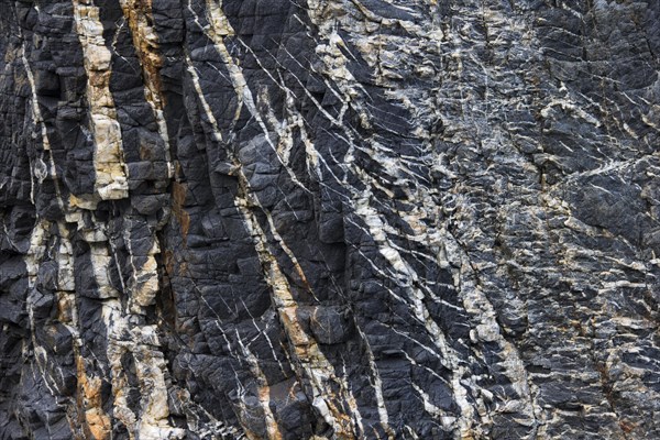 Rock structure along Gashamna