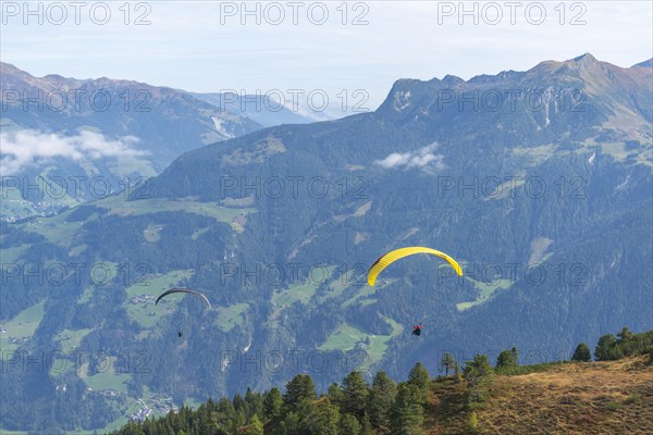 Tandem paragliding flight