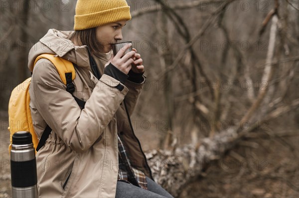 Medium shot woman drinking coffee