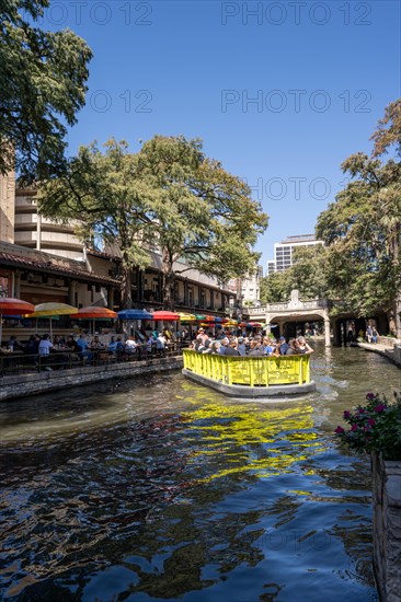 Tourists and boat at the Riverwalk