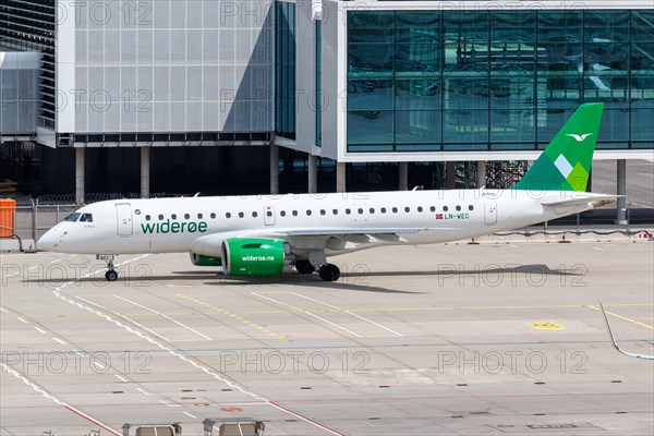 An Embraer 190 E2 aircraft from Wideroe with the registration number LN-WEC at Munich Airport