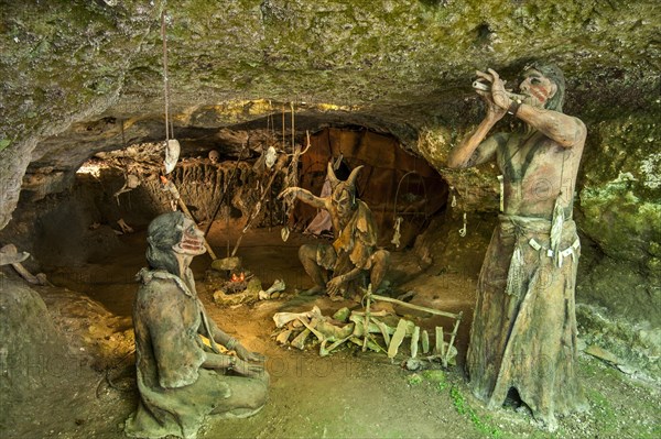 Diorama showing Cro-Magnon shamen and woman in cave at Grottes du Roc de Cazelle
