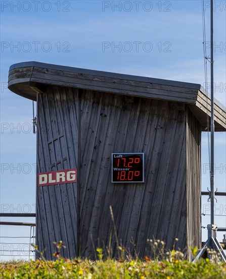 DLRG rescue station with temperature display