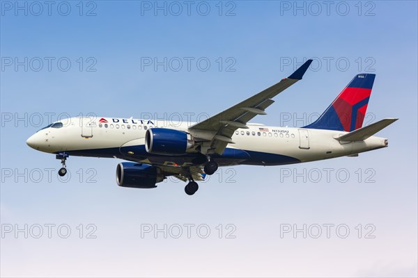 A Delta Air Lines Airbus A220-100 aircraft with the registration number N132DU at Dallas Fort Worth Airport